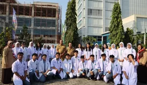 Rangkul Duka Kemanusiaan dan Ukir Prestasi, Wali Kota Bekasi Pimpin Apel Penuh Haru