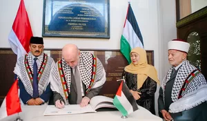 Khofifah Temui Tiga Tokoh Palestina di Surabaya, Bahas Dukungan untuk Gaza