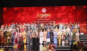 Pesona Elegan Ketua Dekranasda Kota Bekasi Pukau Panggung Kriyanusa 2026