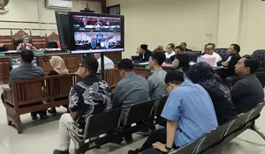Majelis Hakim Dan Jaksa Soroti Beda Pengakuan Sekretaris ESDM Jatim soal Uang Rp50 Juta Pungli atau CSR?