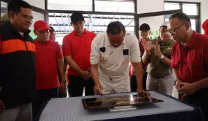 Wali Kota Bekasi, Tri Adhianto meresmikan kantor Bank Sampah PJM Green RW 07, Pondok Jatimurni, Kecamatan Pondok Melati. Peresmian ini menjadi momentu