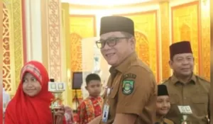 Perlombaan Tahfizd Qur’an Tingkat SD/MI 2026 Kabupaten Rokan Hulu, Resmi Ditutup, Kadisdikpora Dampingi Wabup Serahkan Hadiah Kepada Pemenang