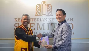 Menkeu Suahasil Nazara Resmikan Perpustakaan Soemitro Djojohadikusumo di Gedung A.A. Maramis