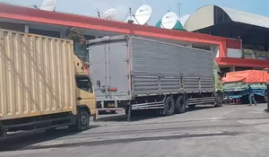 Hari Ini Antrian Truk Padati SPBU, Macetkan Jalan Nagreg - Cileunyi