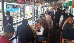 Walau Berada di Bantaran Rel Kereta, RM Khas Sunda di Garut Ini Mampu Bersaing Dengan Restoran Mewah