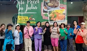 TIGA MENU ANDALAN NASI PECEL BU JULIA LENGKAPI KULINER GARUT