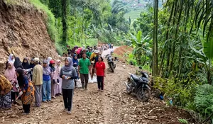 Jalan Desa Mekarmulya Dibangun Gotong Royong: Saat Warga Bergerak, Aspal Tak Lagi Sekadar Janji Musiman