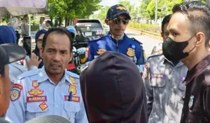 Titik Parkir Liar Palopo Kembali Menjamur, Trotoar Kopi Kenangan Dipenuhi Motor