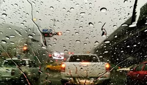 Salah Kaprah Penggunaan Lampu Hazard Saat Hujan, Ini Penjelasan Korlantas Polri   