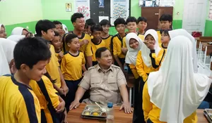 Prabowo Tinjau Pelaksanaan MBG di SMPN 111 Palmerah Jakarta Barat