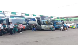 Akibat Kelangkaan Solar, Pemberangkatan Bus dari Terminal Induk Kota Bekasi Molor Berjam-jam ‎