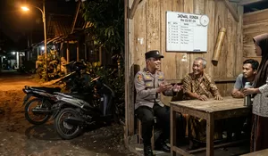 Polsek Rangkasbitung Patroli Dialogis Sambangi Warga di Pos Ronda Perum Mutiara Lebak