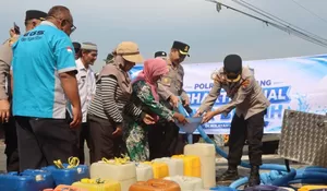 Krisis Air di Kemitir Berlanjut, Polres Semarang Salurkan 60 Ribu Liter Air Bersih