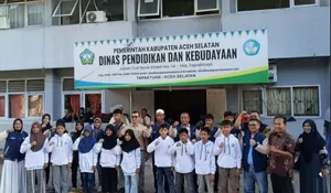 Plt Kadisdikbud Aceh Selatan Lepas 18 Atlet Pelajar ke O2SN Provinsi Aceh 2026, Targetkan Prestasi dan Sportivitas