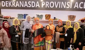 Tri Tito Karnavian Serukan Aceh Bangkit di Stand Dekranasda Aceh