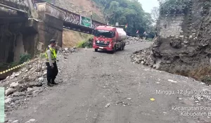Jalur Longsor Pintu Rime Gayo Masih Buka Tutup, Polisi Siaga