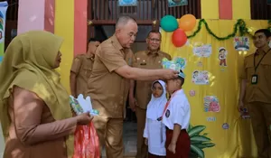 Hari Pertama MPLS, Wabup Aceh Besar Sambangi SD Blang Bintang