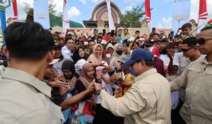 Prabowo Diserbu Warga di Lombok, Titip Pesan Jaga Bendungan untuk Ketahanan Pangan
