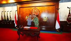 Kapolri Perkuat Soliditas TNI-Polri Lewat Silaturahmi dengan Panglima TNI di Mabes TNI