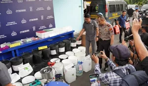 Kosmetik Ilegal Beromzet Fantastis Dibongkar, Polisi Selamatkan 15 Ribu Warga dari Produk Berbahaya