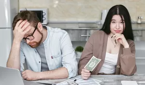 Bukan Selingkuh Finansial, Ini Alasan Istri Harus Punya Rekening Sendiri