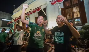 Dahlan Iskan dan Kapolrestabes Surabaya Larut dalam Euforia Persebaya Juara Piala Presiden 2026