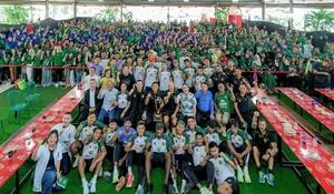 Kunjungi Pabrik Kapal Api, Persebaya Bawa Trofi Juara dan Kabar Mengejutkan
