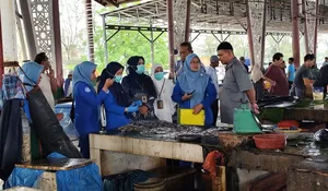 Keamanan Pangan Banda Aceh Diawasi, Ikan hingga Udang Diperiksa di Dua Pasar