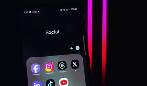 Hukum dan 5 Adab Bermedia Sosial Menurut Islam, Panduan Syariat Praktis di Era Digital yang Wajib Diketahui!