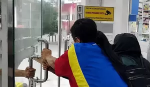 Sempat Tegang, Pria Diduga ODGJ Berusaha Masuk Minimarket di Poso