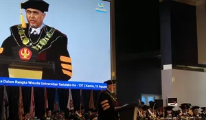 Wisuda ke-137 Untad, Rektor Ajak 1.300 Lulusan Beri Dampak bagi Masyarakat