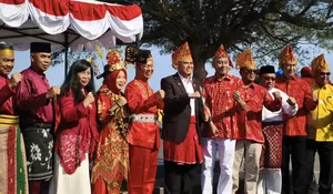 Penuh Nuansa Kebhinekaan, Upacara HUT ke-81 RI di Untad Diwarnai Pakaian Adat Nusantara