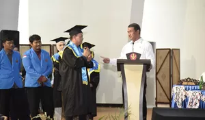 Hadiri Wisuda Untad, Mentan Amran Minta 1.018 Lulusan Jadi Pencipta Lapangan Kerja