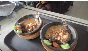 Pedasnya Bikin Nagih, Cobain Menu Ikan Cobek Hot Jeletot di Rumah Makan AR