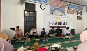 Rayakan Kemenangan Setelah Sebulan Berpuasa, Keluarga Besar H Achmad Gelar Halal Bihalal di Mushola Nurul Badriyah