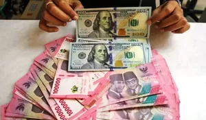 Dolar AS Menguat, Rupiah Terseret hingga Sentuh Rekor Terburuk Rp 17.310