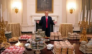 Insiden Mendadak di Acara Elite, Donald Trump Dievakuasi Usai Terdengar Suara Keras