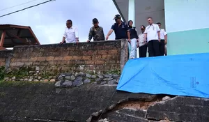 Wali Kota Payakumbuh Tinjau Banjir dan Longsor, Zulmaeta Instruksikan Penanganan Cepat dan Pencegahan Maksimal