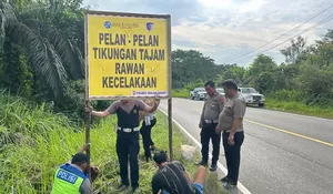 Jasa Raharja–Polres Pasang Spanduk Peringatan di Titik Rawan Kecelakaan di Jambi