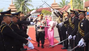 Tradisi Khidmat Warnai Pergantian Kapolres Tanjab Barat