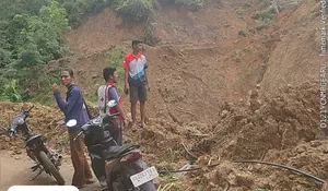 PMI Jambi Dampingi Satgas Bencana UIN STS Jambi Pulihkan Palembayan Pascabanjir Bandang dan Longsor