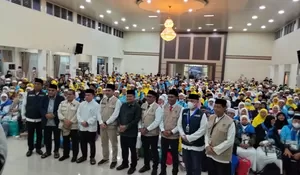Sambut Jamaah Haji Kloter 13, Gubernur Al Haris Minta Maaf atas Kekurangan Layanan Haji
