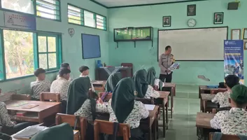 Sosialisasi SPMB SMA Kemala Taruna Bhayangkara, Kapolsek Panggungrejo Sekaligus Edukasi Pelajar