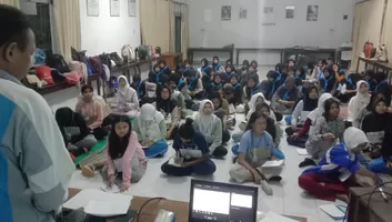 PMR Madya SMPN 4 Jember Gelar Diklat Anggota Baru di Markas PMI Jember, Ada Jurit Malam hingga Materi Kepemimpinan