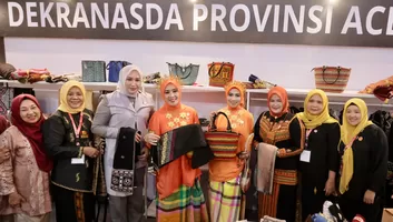 Tri Tito Karnavian Serukan Aceh Bangkit di Stand Dekranasda Aceh
