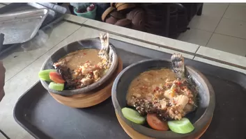 Pedasnya Bikin Nagih, Cobain Menu Ikan Cobek Hot Jeletot di Rumah Makan AR
