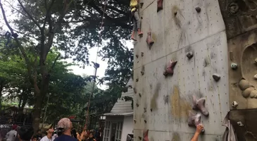 Panjat Tebing di Kota Bogor