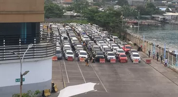 Pelabuhan Merak Ramai