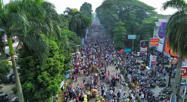 Tumpah Ruah Ribuan Warga di Helaran HJB ke-542