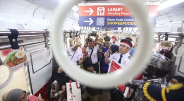 Peringatan Sumpah Pemuda di KRL
